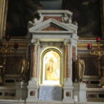 Cappella della Madonna del Frassino ed il Tabernacolo con la statuetta della Madonna Madonna del Frassino